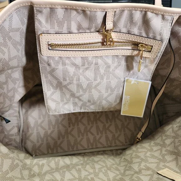 Michael Kors Jet Set Travel Tote - Picture 4 of 5